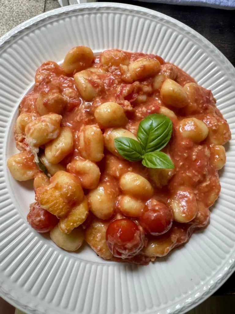 Gnocchi alla Sorrentina met tomatensaus, mozzarella en gegratineerde Parmezaanse kaas